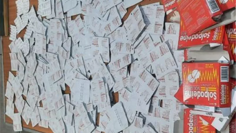 ضبط ركاب بمخدرات وسيف معدنى وراكبة حاولت تهريب أجهزة طبية