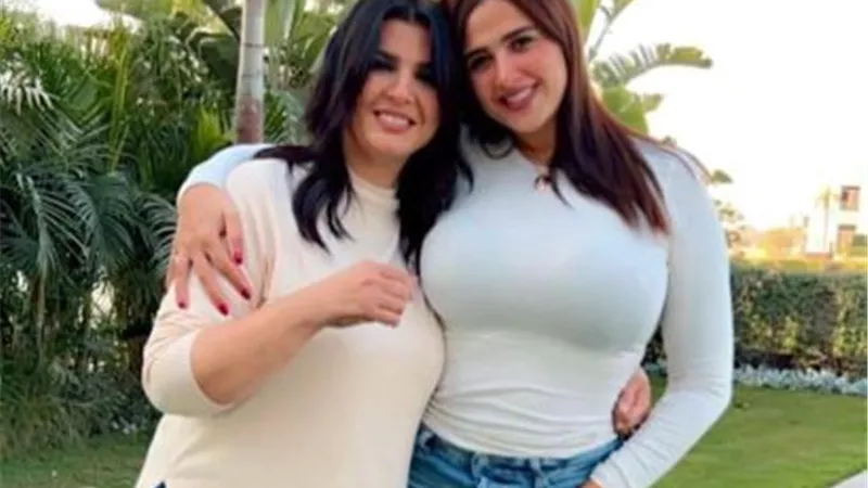 ياسمين عبد العزيز تريند على التواصل الاجتماعى بسبب منى الشاذلي