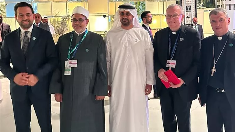 رئيس جامعة الأزهر يزور جناح الأديان في COP28