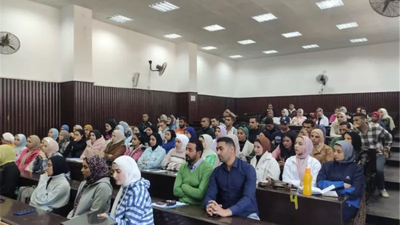 ندوة تعريفية عن برامج الدراسات العليا بجامعة القناة