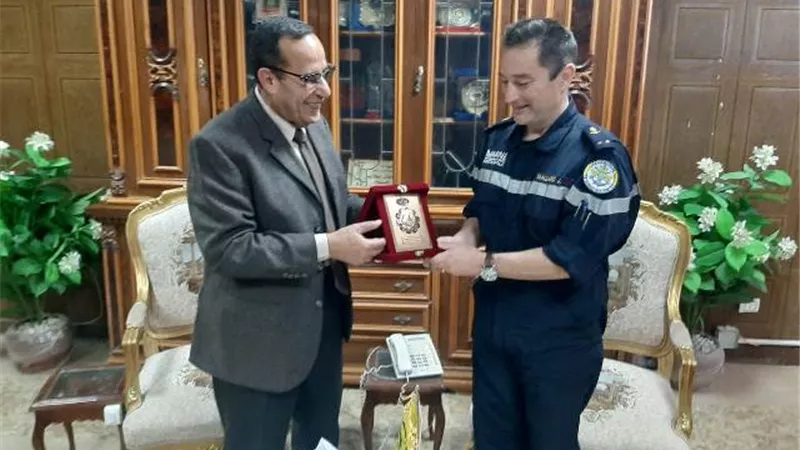 شوشة يستقبل قائد السفينة الطبية الفرنسية التي ترسو بميناء العريش