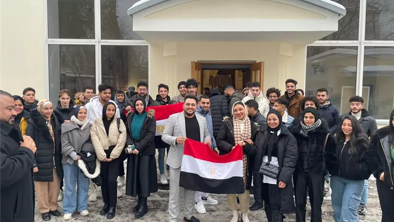 رغم برودة الطقس .. إقبال كثيف للشباب المصريين بروسيا على التصويت في الانتخابات الرئاسية