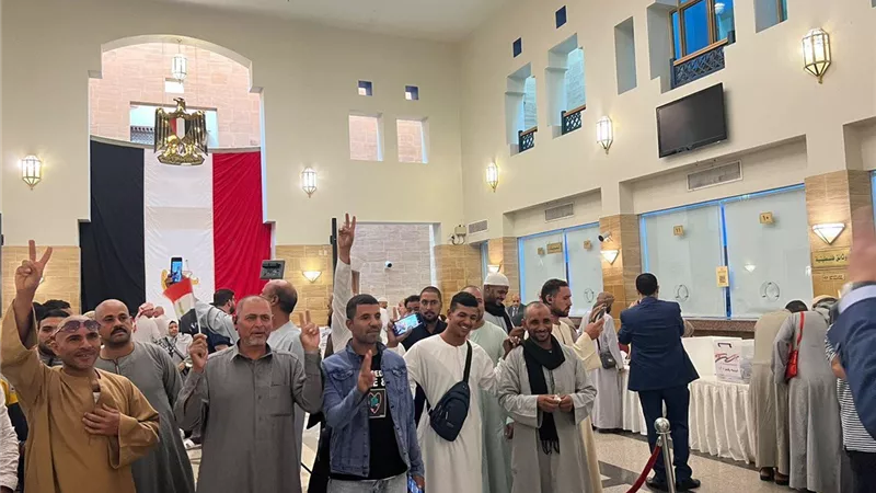 بإنشاد 