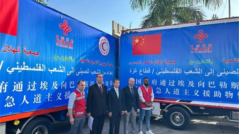 السفارة الصينية تسلم الهلال الأحمر المصرى دفعة مساعدات للشعب الفلسطينى بقطاع غزة