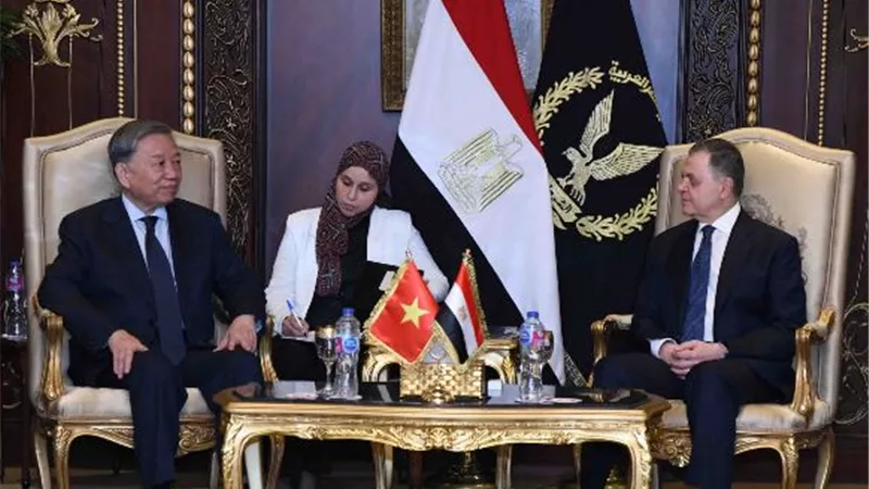 وزير الداخلية يستقبل نظيره بجمهورية فيتنام الإشتراكية لبحث أوجه التعاون بين أجهزة الأمن فى البلدين