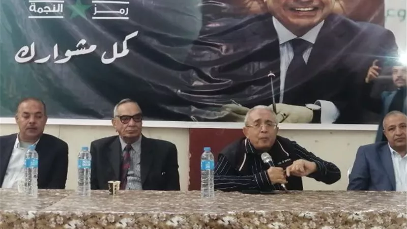 اهالي قرية منقباد وعزبة كريم باسيوط يبايعون السيسي
