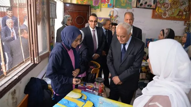 وزير التعليم يشيد بالأعمال الفنية لطلاب مدارس الإسماعيلية