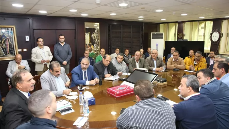 نور الدين يناقش موقف تنفيذ مشروعات الخطة الاستثمارية للعام المالي
