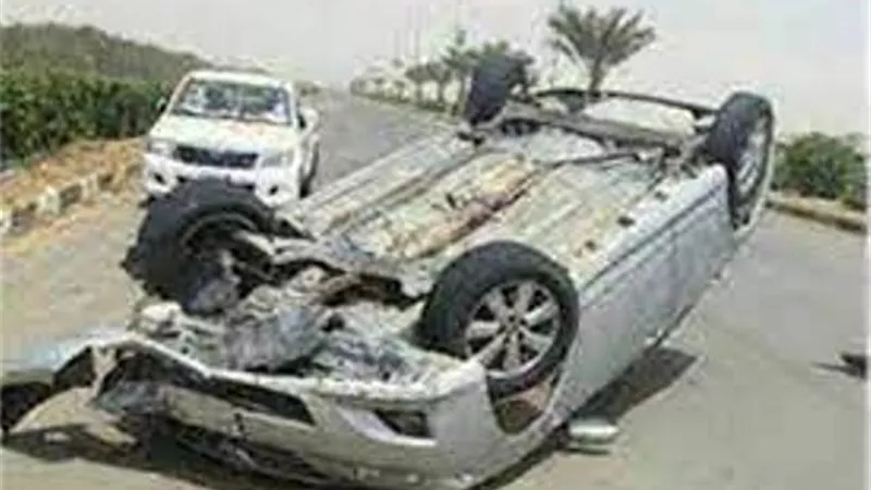 إصابة 3 إثر انقلاب سيارة أعلى الطريق فى العياط