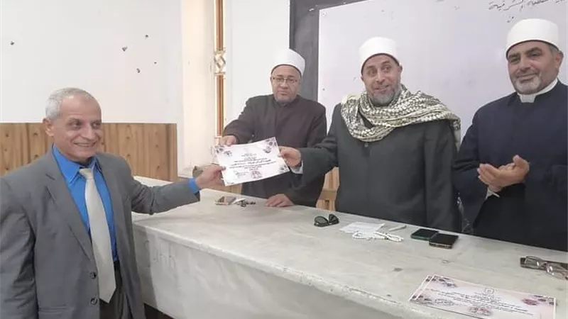 الجنيدى يكرم مديرإدارةبلبيس وشيخ معهد وعامل نوبتجية