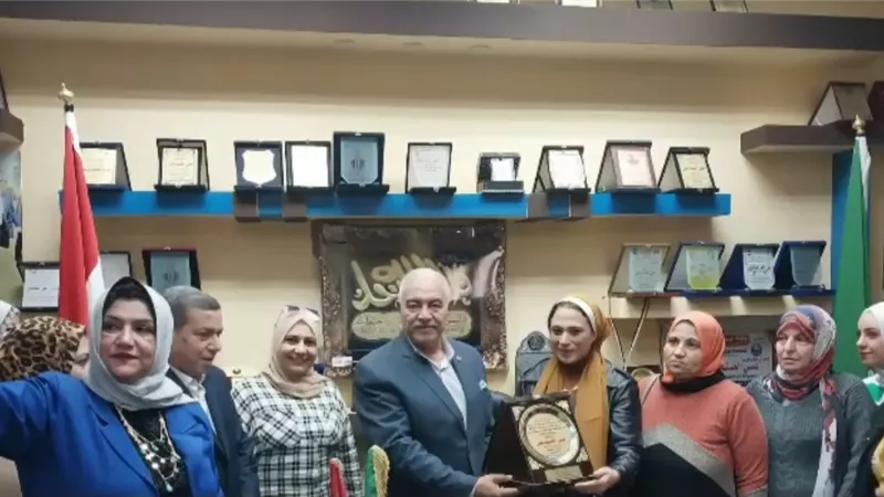 أمانةالمرأة بمستقبل وطن الزقازيق تكرم رئيس العاصمة
