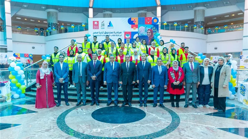صندوق تحيا مصر يوفر 30 ألف قطعة ملابس لرعاية 6 آلاف طالب وطالبة.. صور
