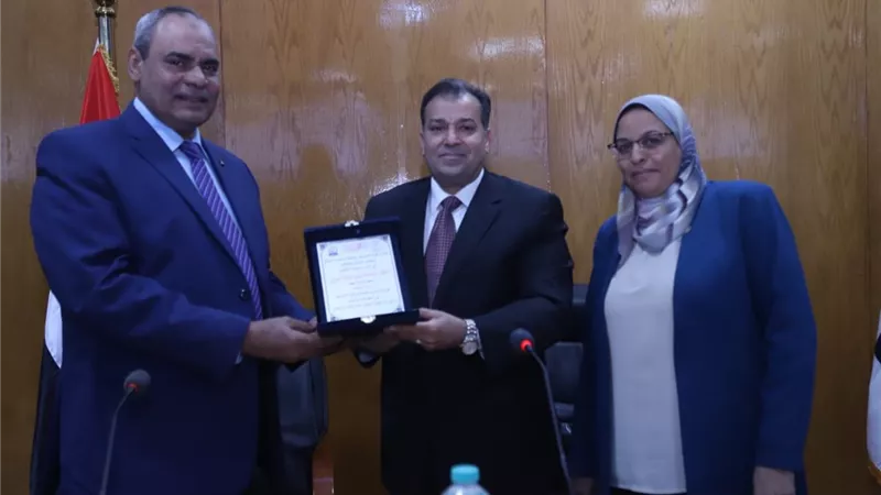 رئيس جامعة جنوب الوادى يشهد انطلاق اليوم العلمى لكلية التمريض