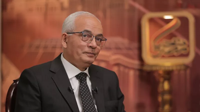 الدكتور رضا حجازي وزير التعليم ضيف محمد الباز في 