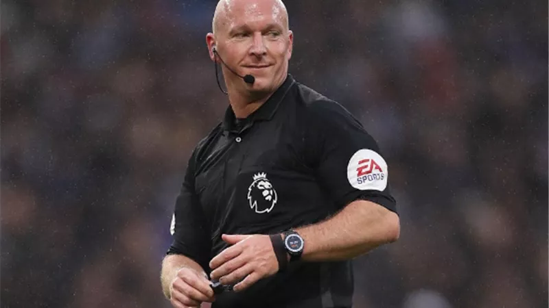 سيمون هوبر حكمًا لمواجهة ليفربول وشيفيلد فى الدورى الانجليزى