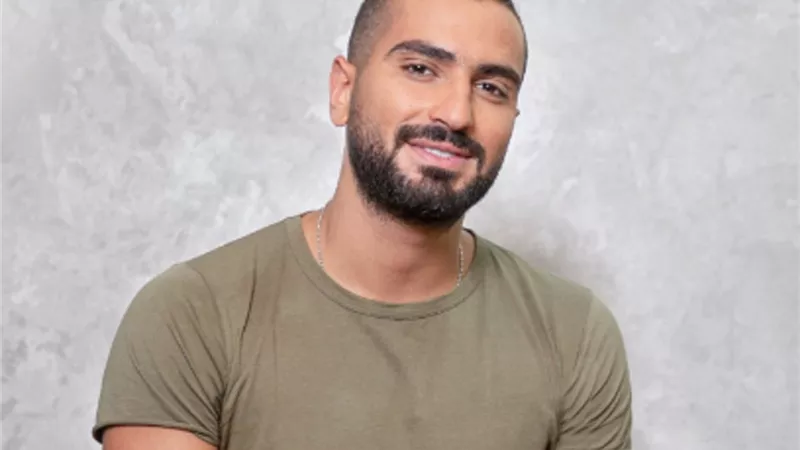 محمد الشرنوبى يغنى لاطفال غزة 