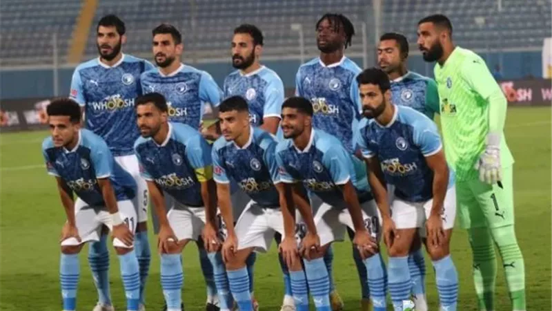 كاف يكشف موعد وطاقم حكام مباراة بيراميدز وصنداونز