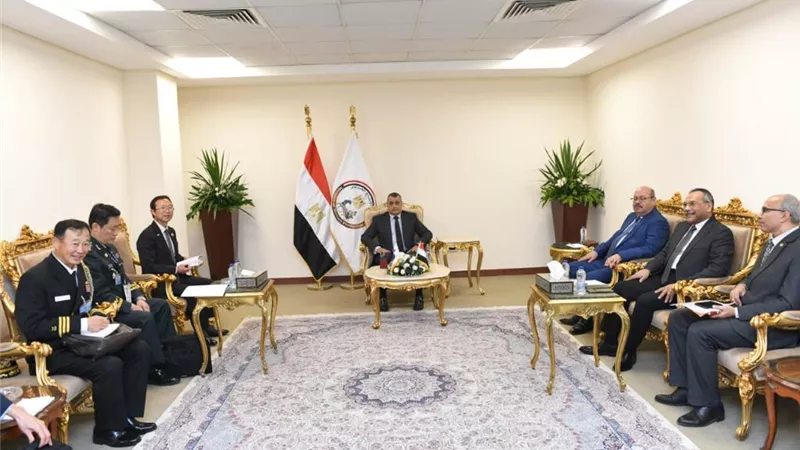 وزير الإنتاج الحربي يستقبل نائب وزير برنامج إدارة المشتريات الدفاعية بكوريا الجنوبية