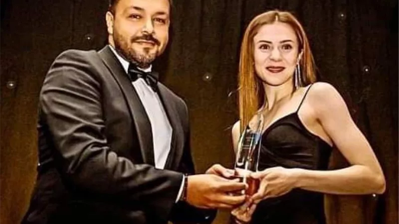شعبان يكرم أفضل لاعبة تايكوندو في العالم في حفل الاتحاد الدولي