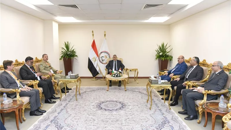 وزير الإنتاج الحربي يستقبل رئيس شركة الصناعات الثقيلة الباكستانية
