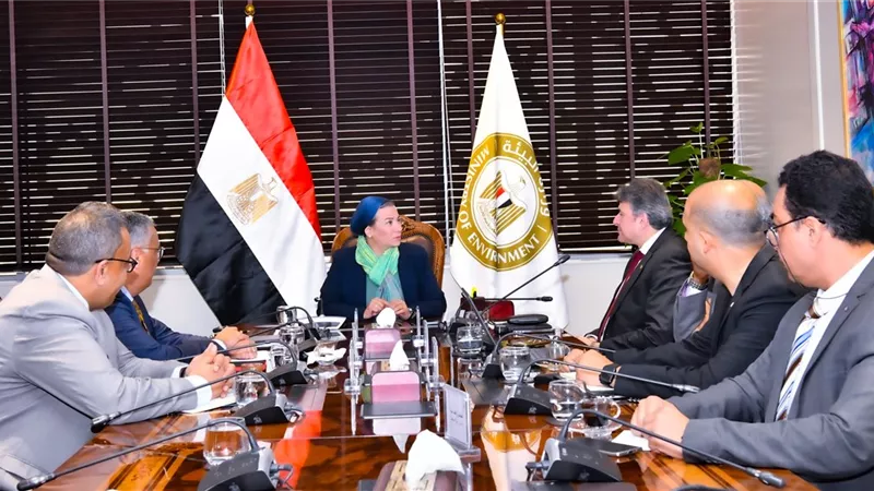 وزيرة البيئة تعقد اجتماعاً موسعاً مع ممثلي البترول والكهرباء