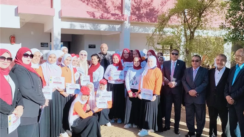 حزب مستقبل وطن يكرم طالبات موط الفنية للبنات بالداخلة