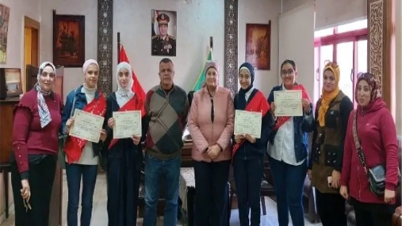 مدير تعليم القليوبية تهنئ أوائل طلاب المرحلة الأبتدائيةوالإعدادية
