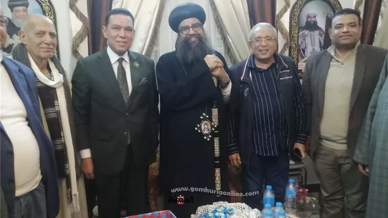 ياسر عمر يقدم التهنئة لنيافة الانبا بيسنتي والاخوة الاقباط بابنوب