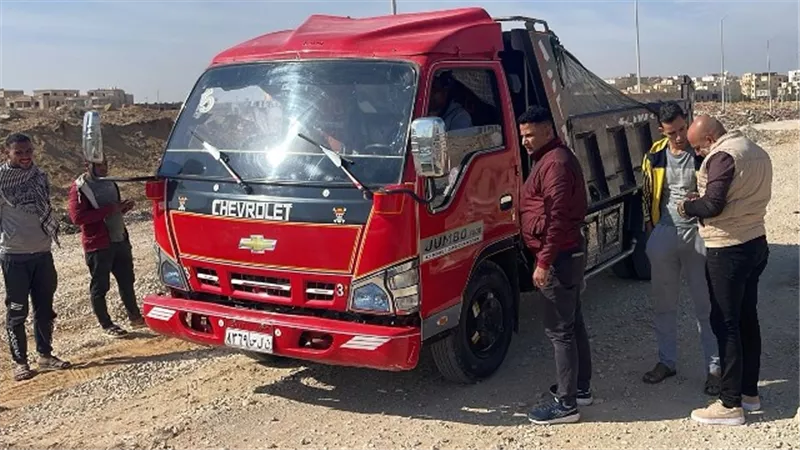 جهاز الشروق يعلن أسباب التحفظ على معدات المقاولين وضبط 4 مركبات