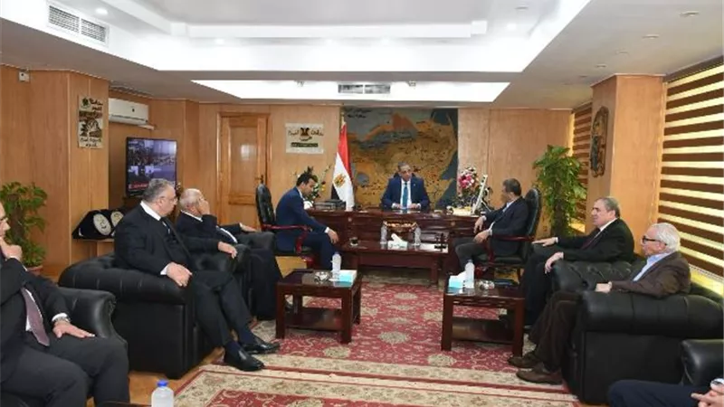 محافظ الفيوم يستقبل رئيس البنك الزراعى المصرى لبحث التعاون
