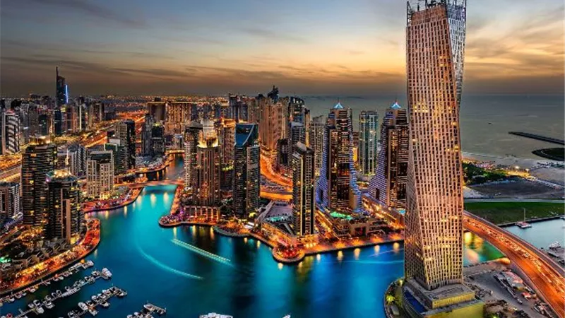تراجع نمو القطاع غير النفطي بالإمارات في نوفمبر