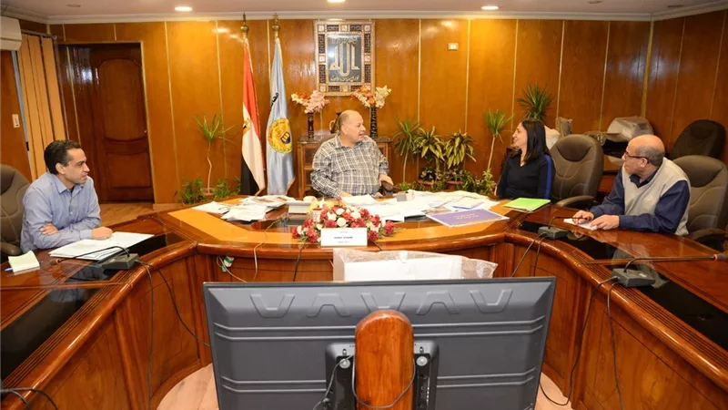 محافظ اسيوط يتابع إجراءات اعتماد لائحةمركز المعلومات والبنيةالاساسية
