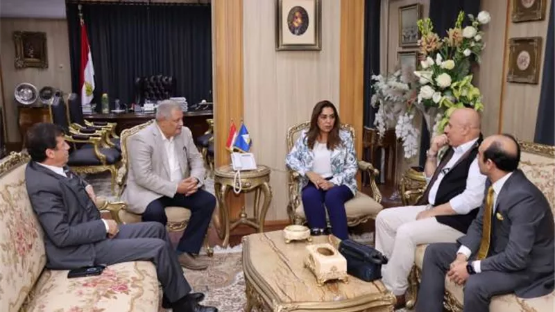 عوض ورئيس القابضة لمياه الشرب يناقشان أوجه التعاون المشترك
