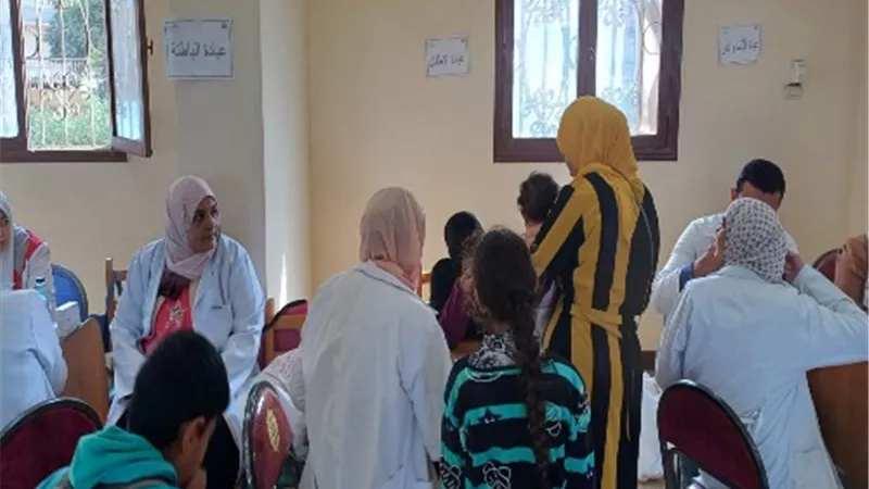 جامعة بنها: كشف وعلاج بالمجان على 371 حالة فى قوافل طبية بكفر شكر