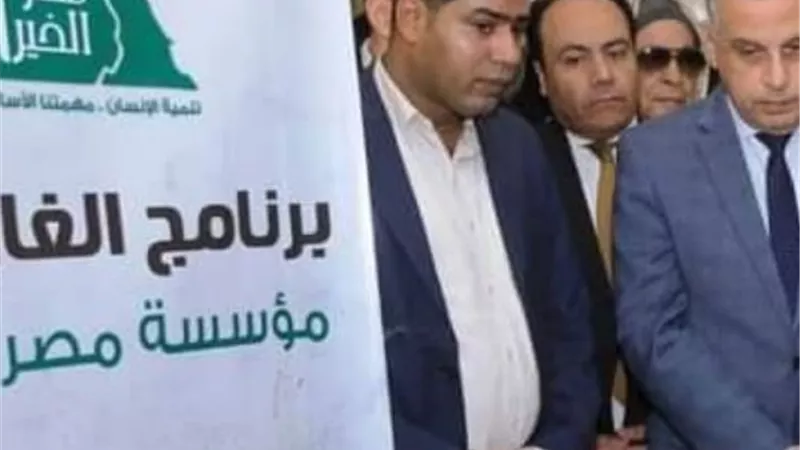 محافظ سوهاج يتفقد القافلة التنموية الشاملة بقرية 