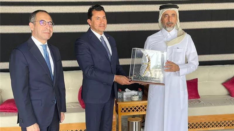 وزير الشباب يبحث التعاون مع نظيره القطري