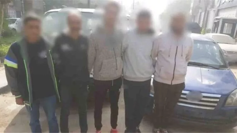 ضباط مزيفون .. ضبط عصابة سرقت سيارة من شخص بـ انتحال الصفة