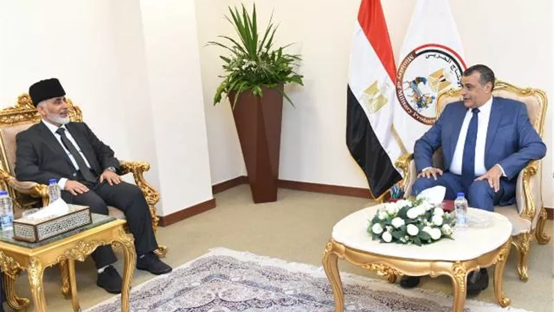 وزيرالإنتاج الحربي يناقش مع ممثلي«TBSوSAMEL-90»البلغاريتين التعاون