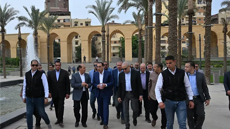 رئيس الوزراء يتفقد المنطقة الاستثمارية والمطاعم والمولات التجارية