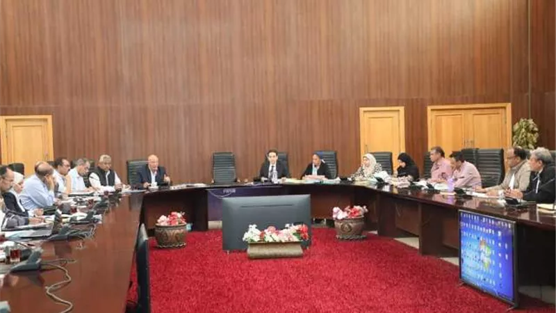 سكرتير عام البحر الأحمر يعقد إجتماعا لمناقشة موقف لجنة التنازلات