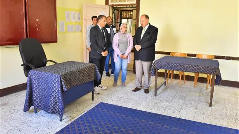 محافظ أسيوط يتفقد بعض مقار اللجان الانتخابية بحي شرق