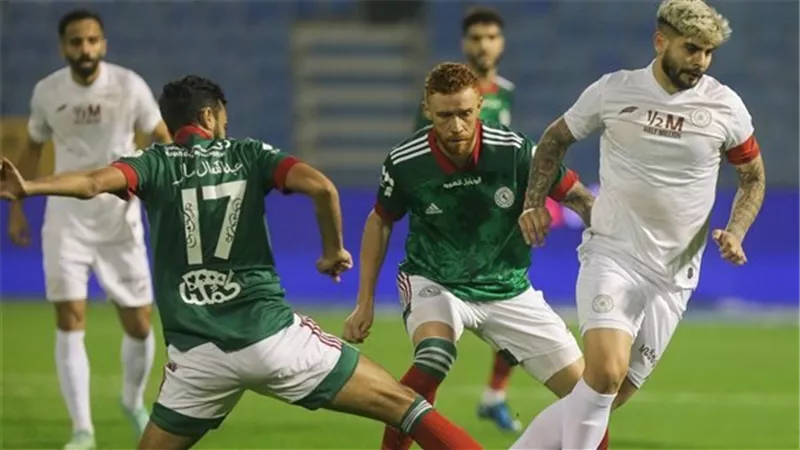 التعادل السلبى ينهى الشوط الاول بين الشباب والاتفاق بدورى روشن