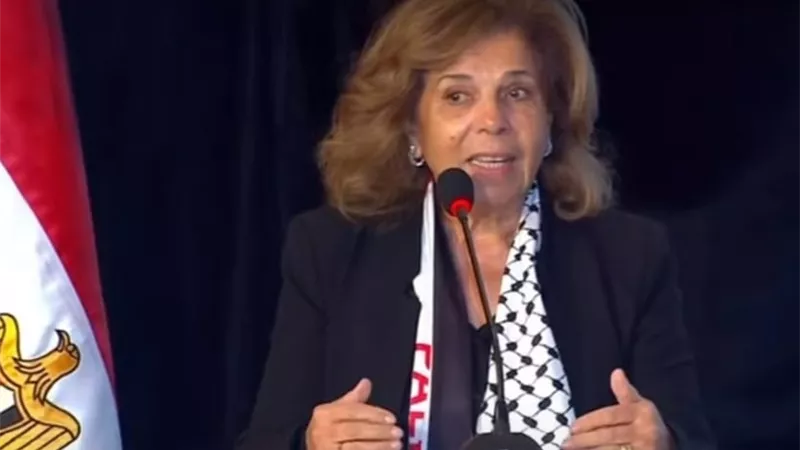 مشيرة خطاب : برنامج إزالة العشوائيات واستبدالها بمبان صحية يصب في مصلحة حقوق الإنسان
