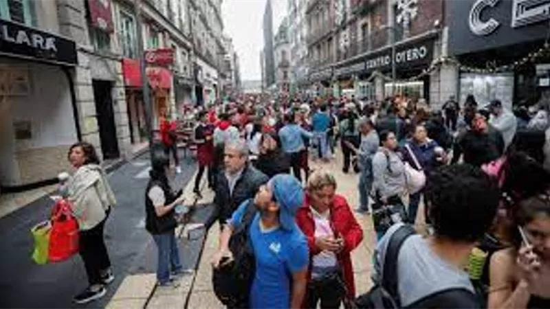 زلزال بقوة 5.8 درجة يهز وسط العاصمة المكسيكية