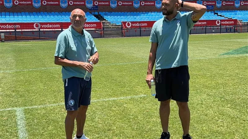 باتشيكو يتفقد ارضية ملعب مباراة بيراميدز و صن داونز