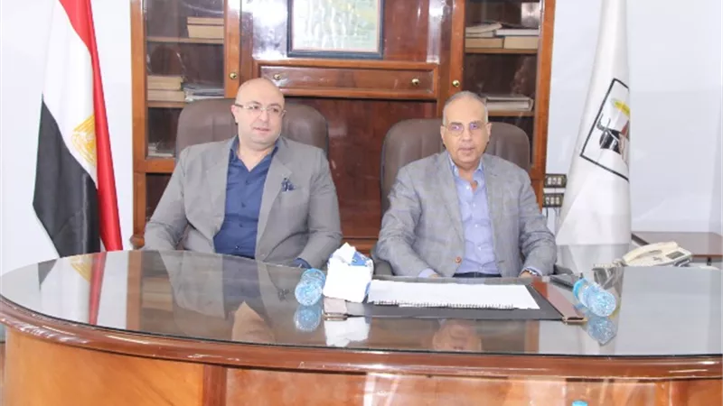 محافظ بني سويف يناقش مع وزير الري ملفات القطاع بالمحافظة