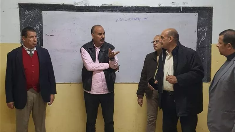 مدير تعليم المنوفية يتفقد جاهزية لجان الإنتخابات الرئاسية