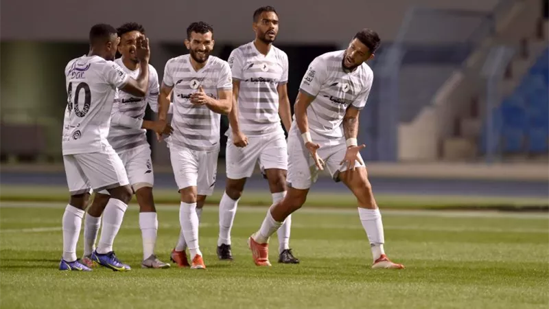 الطائي ضد الهلال .. شاهد طارق عبدالله يسجل هدف الطائي الأول