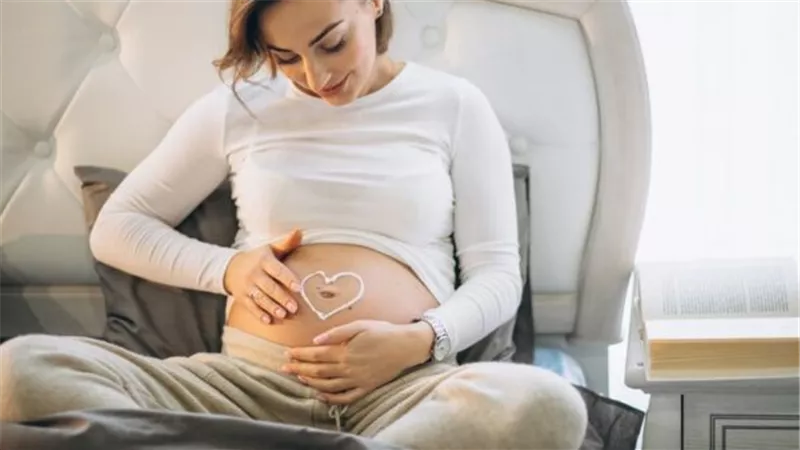 الانقباضات اونزول الماء..علامات تنبهك لاقتراب موعد الولادة