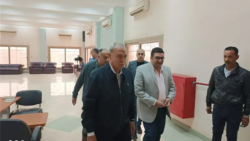 استعدادات مكثفة لتجهيز مقار لجان انتخابات الرئاسة بالعبور.. صور